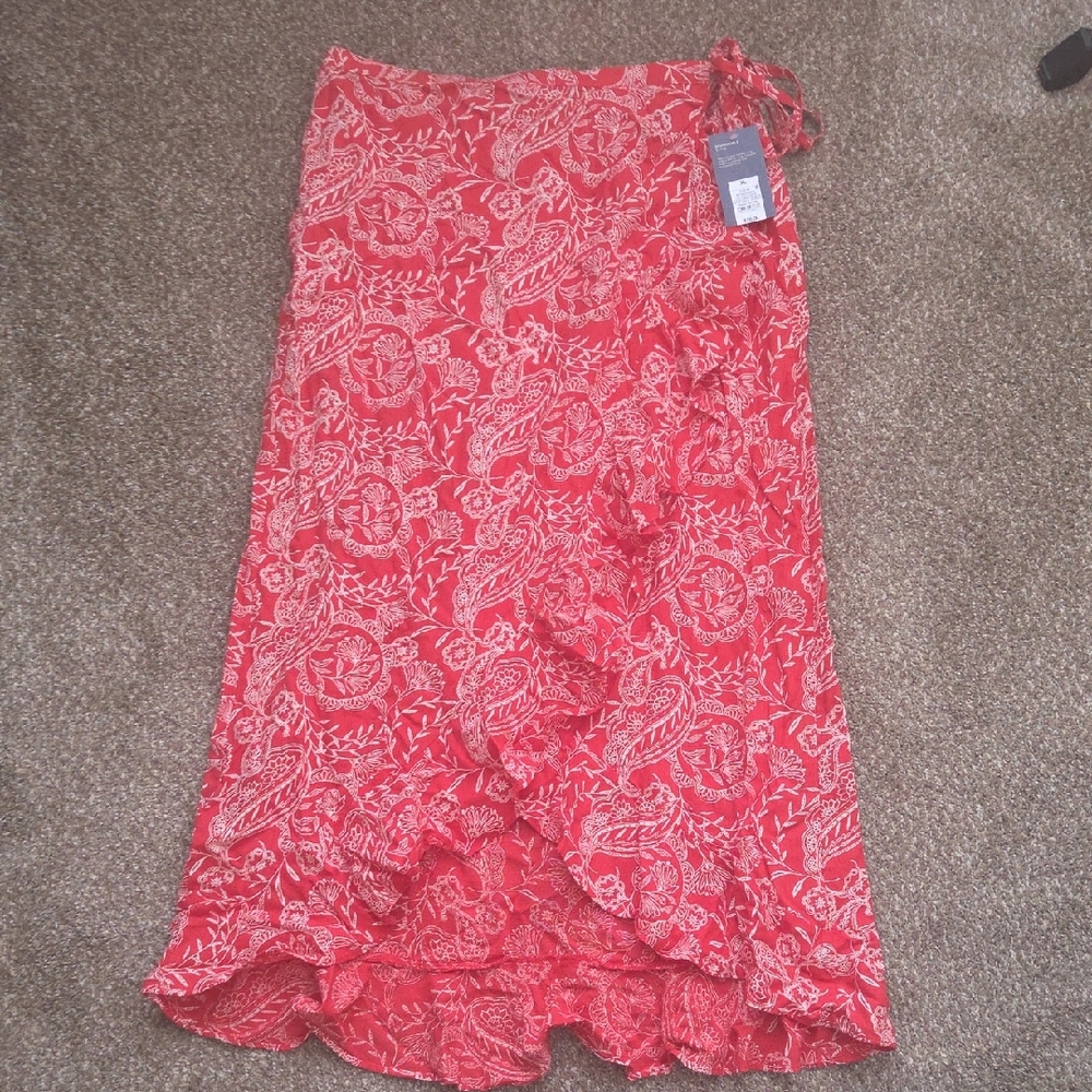 Universal Thread Asymmetrical Red and White Skirt XL BRAND NEW!